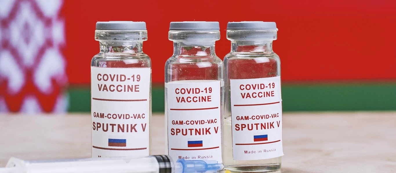 Sputnik V: Οι δημιουργοί του απαιτούν δημόσια συγγνώμη από τον ΕΜΑ για τα αρνητικά σχόλια